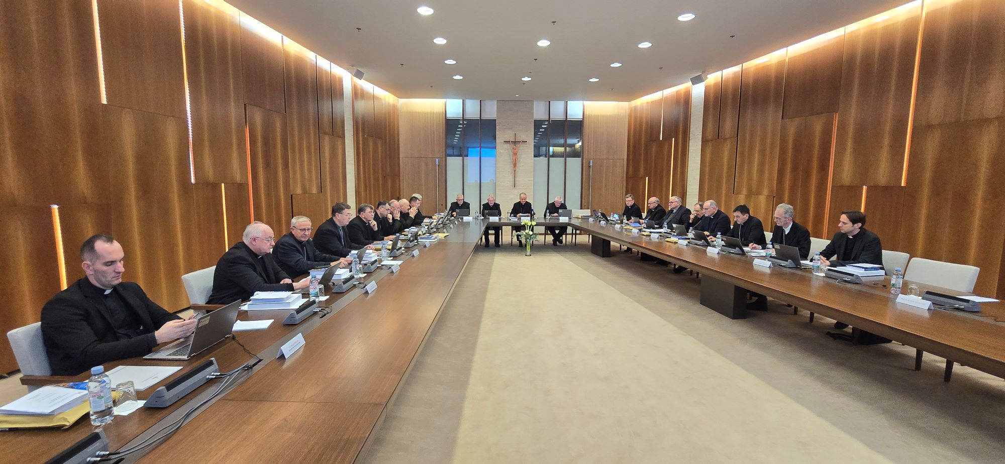 Priopćenje s Izvanrednog zasjedanja HBK-a